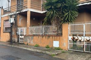 Villa indipendente con Cortile, Terrazza e p.Auto