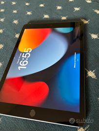 Apple iPad Wi-Fi 64 gb + Smart Keyboard