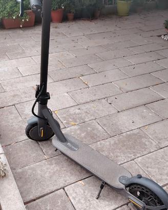 Monopattino elettrico adulto