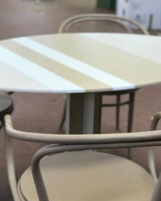 Tavolo ovale realizzato su misura