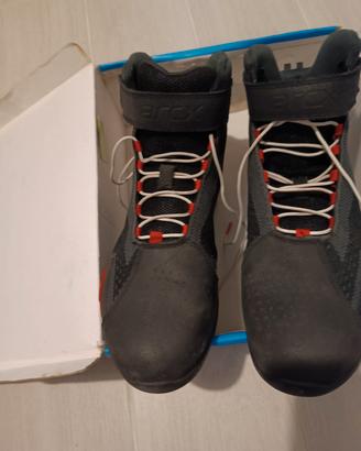 Scarpe nere sportive uomo Arcs
