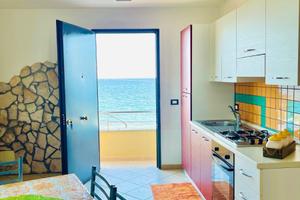 Casa vacanza fronte mare 10m Lung.re 181. 2 Avola