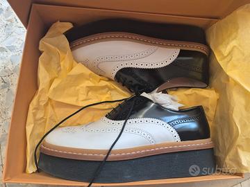 ScarpeStringate TOD'S t39.5 in pelle nero e bianco