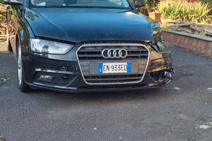 AUDI A4 2012 danneggiata 