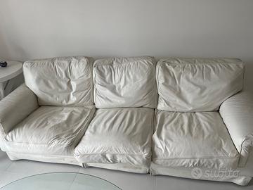 Divano tre posti buone condizioni