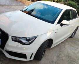 Audi A1 con pacchetto allestimento s-line 1.6 105
