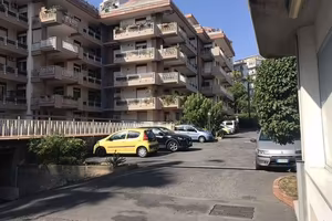 P.zza Europa p.auto scoperto in condominio