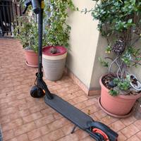 Monopattino elettrico Xiaomi Scooter 4Pro