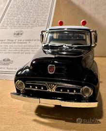 FORD F100 FLYING A TIRE SERVICE 1:43