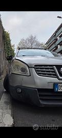 Nissan Qashqai 1.6 benzina.  incidentata 