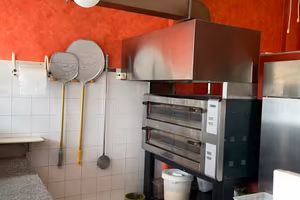 Pizzeria d asporto - 14 anni di gestione solida