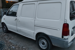 Nissan Vanette 2,3cc diesel aspirato anno 1996