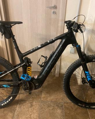 E bike in carbonio