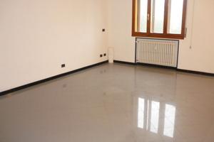 MODENA Strada Morane Ampio Appartamento con garage