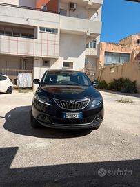 Lancia Ypsilon 1.0 Mild-Hybrid