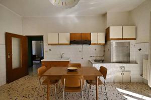 Appartamento di 109 m² con 4 locali e box auto dop