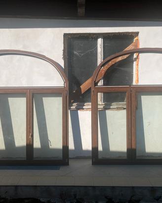 Serramenti in PVC e altri in legno