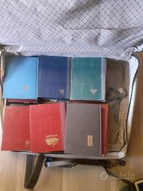 Valigia con 20 classificatori pieni di Francobolli