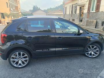 Polo cross
