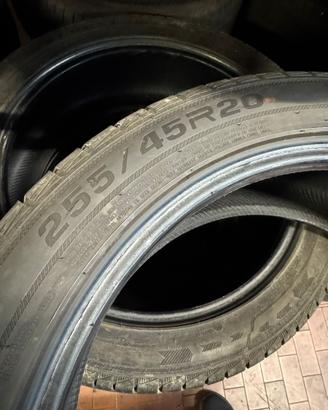 Gomme estive 255/45 R20