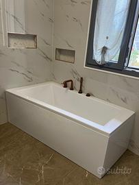 Vasca da bagno asimmetrica
