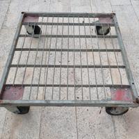 Carrello con ruote