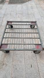 Carrello con ruote