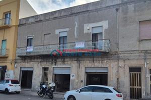 PIAZZA CIMITERO - Soluzione indipendente 600mq ca