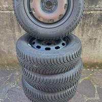 Gomme 195/65 R15 91T Goodyear UltraGrip Invernale