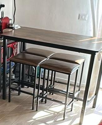 Tavolo alto con 4 sgabelli stile industrial