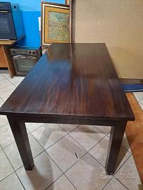 Tavolo in legno massello - disegni intagliati