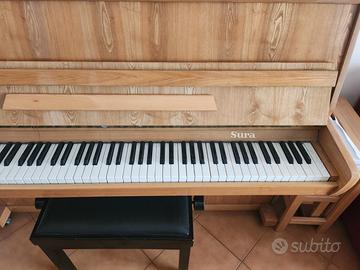Pianoforte verticale omaggio sgabello  e spartiti