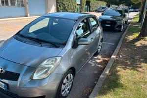 Toyota Yaris 1.0 benzina neo patentati