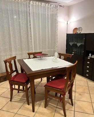 TAVOLO A LIBRO IN LEGNO CON 4 SEDIE