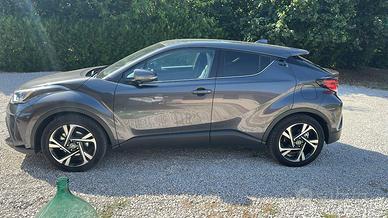 TOYOTA C-HR 1.8 Hybrid - Solo 3.000 km - F.O.