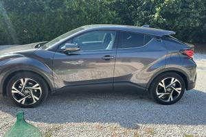 TOYOTA C-HR 1.8 Hybrid - Solo 3.000 km - F.O.