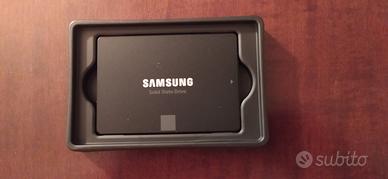 Hard disk esterno SSD Samsung 870 EVO da 500GB