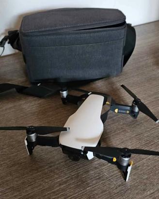 Drone Mavic Air con la confezione 
