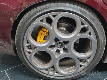 cerchi alfa tonale da 20 con gomme pirelli
