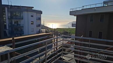 Attico con terrazzo panoramico vista mare con box