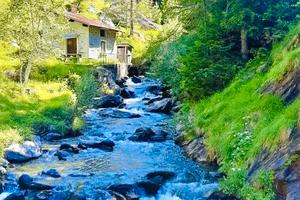 Valtellina, due Baite in bel borgo