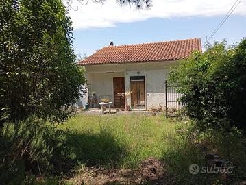 PROPRIETA' con terreno e casa