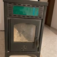 Stufa a legna in ghisa