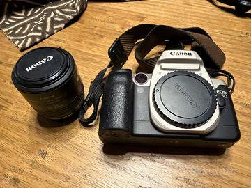 fotocamera reflex analogica Canon EOS 50.