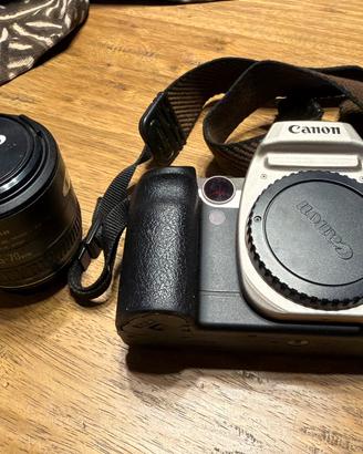 fotocamera reflex analogica Canon EOS 50.