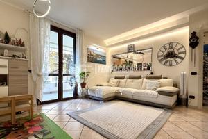 APPARTAMENTO SU DUE LIVELLI CON GIARDINO E BOX DOP