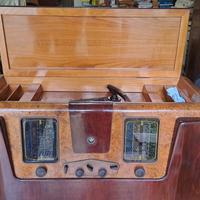 Vecchio mobile radio giradischi