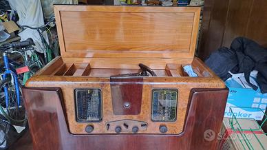 Vecchio mobile radio giradischi