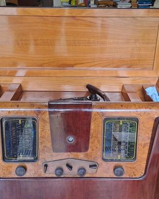 Vecchio mobile radio giradischi