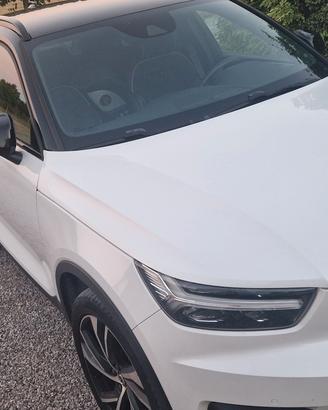 volvo xc40 R design 